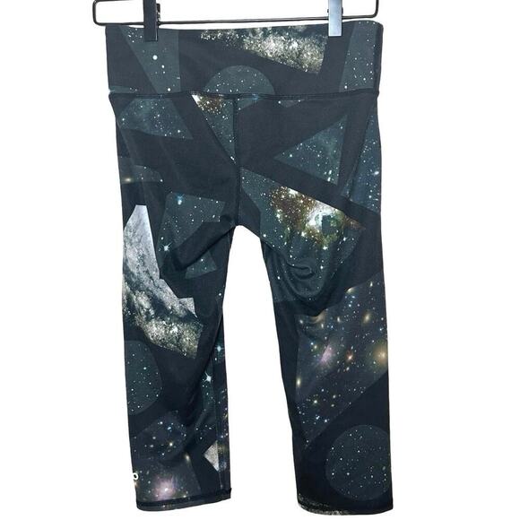Alo Women’s Airbrushed Vapor Space Printed Capris Size XS - Picture 4 of 9